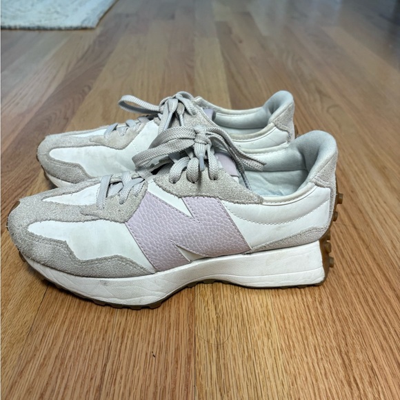 New Balance 327 Sneakers - Picture 2 of 8